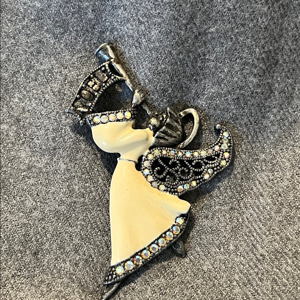 BOGO Laila Rowe Noel Enamel Rhinestone Angel Brooch - Picture 2 of 6